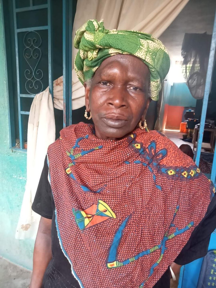 NiamoyeSangare's tweet photo. 《Ma mère a été battue par 5  femmes le 10 juin dernier dans son champ. L'une d'elle a donné un coup de #daba à son #son_front. Vous voyez son front #gonflé. L'une de ces femmes est actuellement en prison à Kayes. Lire la suite en commentaires... https://t.co/MwC3X0jhFb