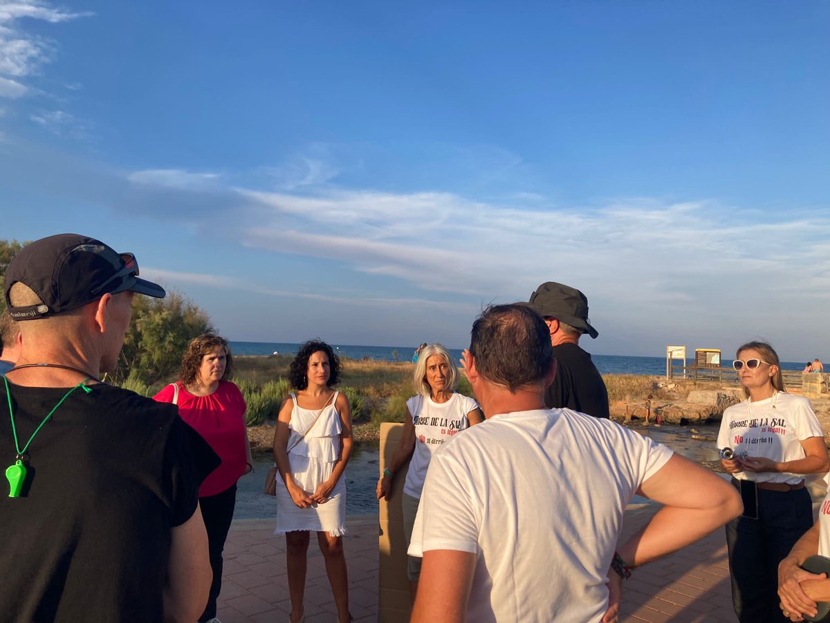 Luciagf72's tweet photo. 📣@SaveTorre ha salido a la calle en la convocatoria de @MEDITERRANIA__ 

🤝 Todos juntos defensando la historia, la propiedad privada y regeneración ya de la playa.      ✌️La lucha no acaba aquí. Estamos con vosotros https://t.co/A0XF6tBlo1