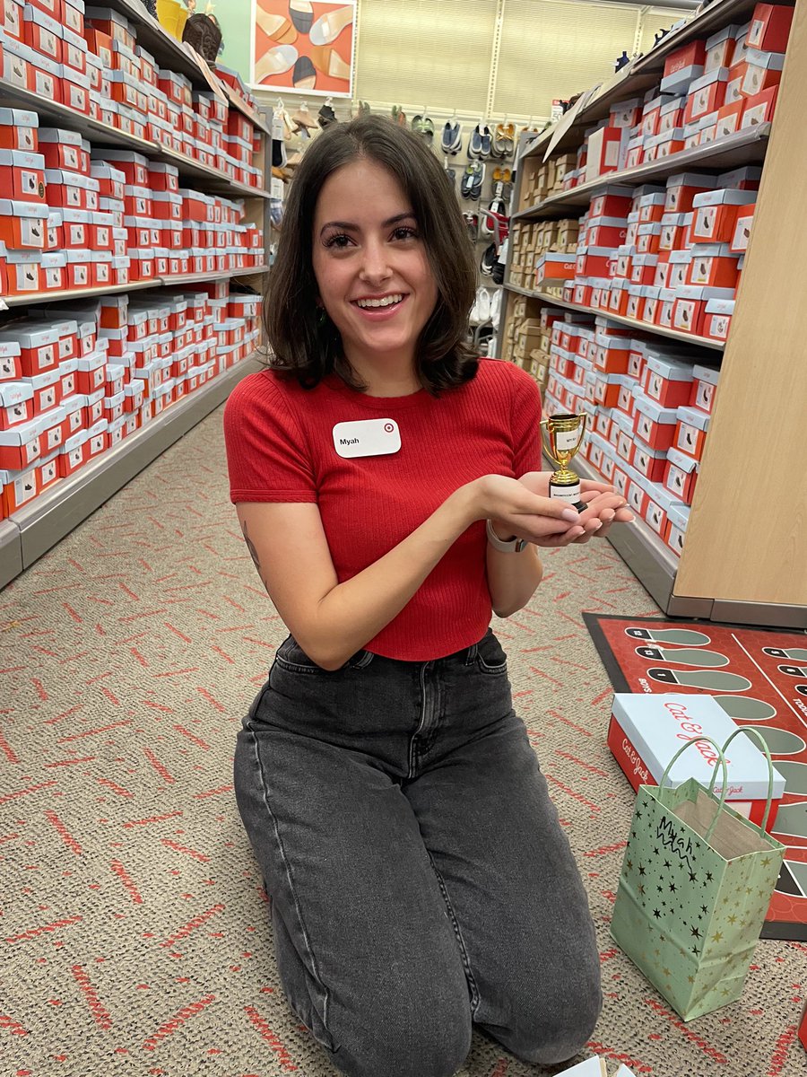 Recognizing these specialty sales consultants for an amazing tax free weekend! Driving sales with impeccable brand and guest interactions! @Meeky_Mek <a href="/SamLShepard/">Samantha Shepard</a> <a href="/ArynDavlin/">Aryn Davlin</a> <a href="/Steven_Gruska/">Steven Gruska</a>