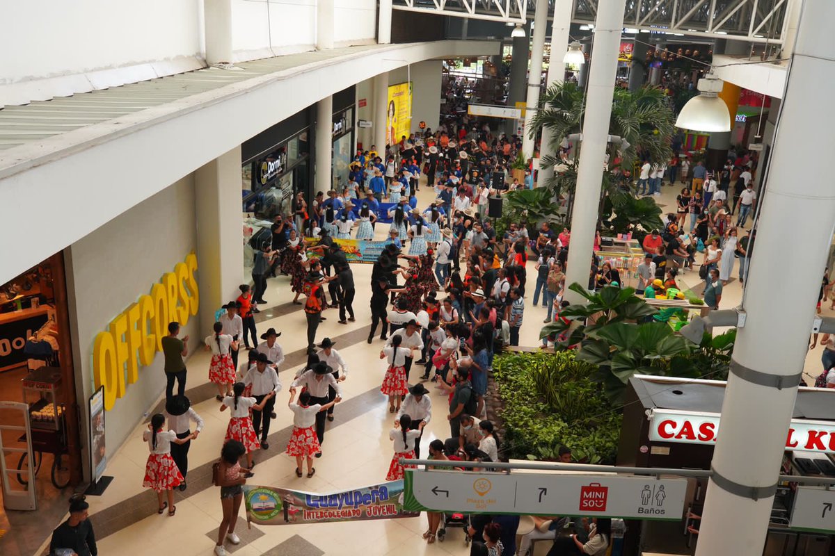 JuanGZuluaga's tweet image. Ya se empieza a sentir el Torneo Int. del Joropo. Con el Pre-joropódromo, 760 participantes entre niños, jóvenes y adultos mayores del Meta, Casanare y Guaviare, nos tomamos el C.C. Viva. De nuestra cultura, música y baile, vamos a seguir enamorando a Colombia y el mundo.