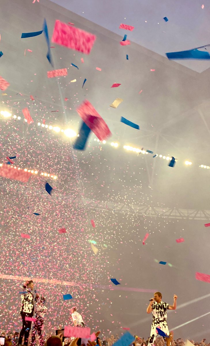 benglishteach's tweet photo. Day 15 of #4for44. My holidays have officially started! I’ve lost my voice and I’ve cried too many times. 23 years of being @westlifemusic fan and 26 years of friendship with @kimonerd. A really special day at Wembley! I’d do it all again!#wilddreamstour https://t.co/nEOtHAvXGr