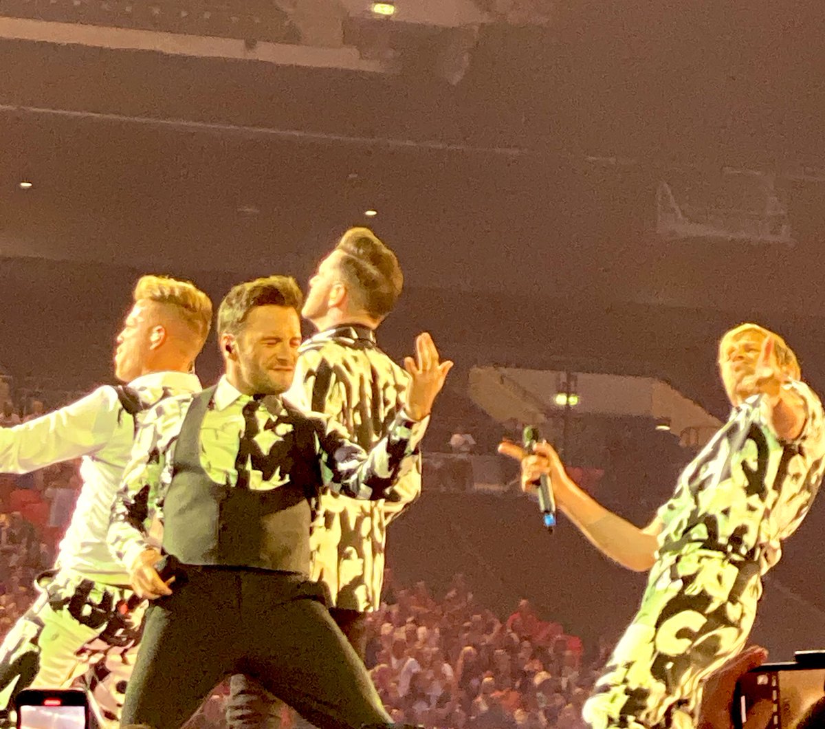 benglishteach's tweet photo. Day 15 of #4for44. My holidays have officially started! I’ve lost my voice and I’ve cried too many times. 23 years of being @westlifemusic fan and 26 years of friendship with @kimonerd. A really special day at Wembley! I’d do it all again!#wilddreamstour https://t.co/nEOtHAvXGr