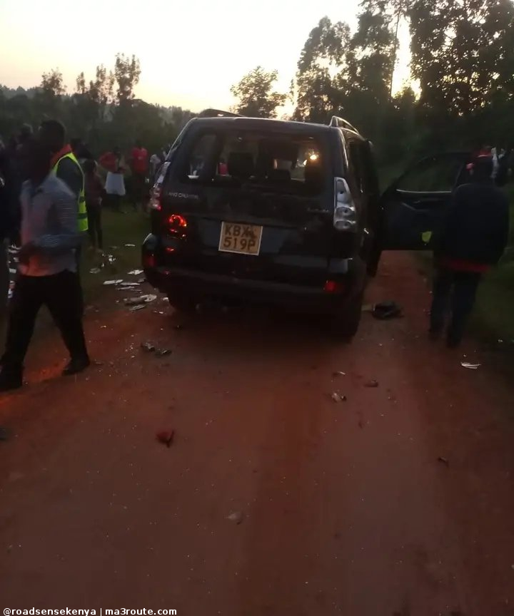 a3Route's tweet photo. 01:13 @SimbaArati’s campaign vehicle has been touched at Bassi Chache Ward/Bobasi Constituency in Kisii County after his campaign motorcade intentionally rammed on  @ChrisObure4’s supporters. At least 4 https://t.co/unBfOfjJeb https://t.co/H4i0mgnk5e via @roadsensekenya