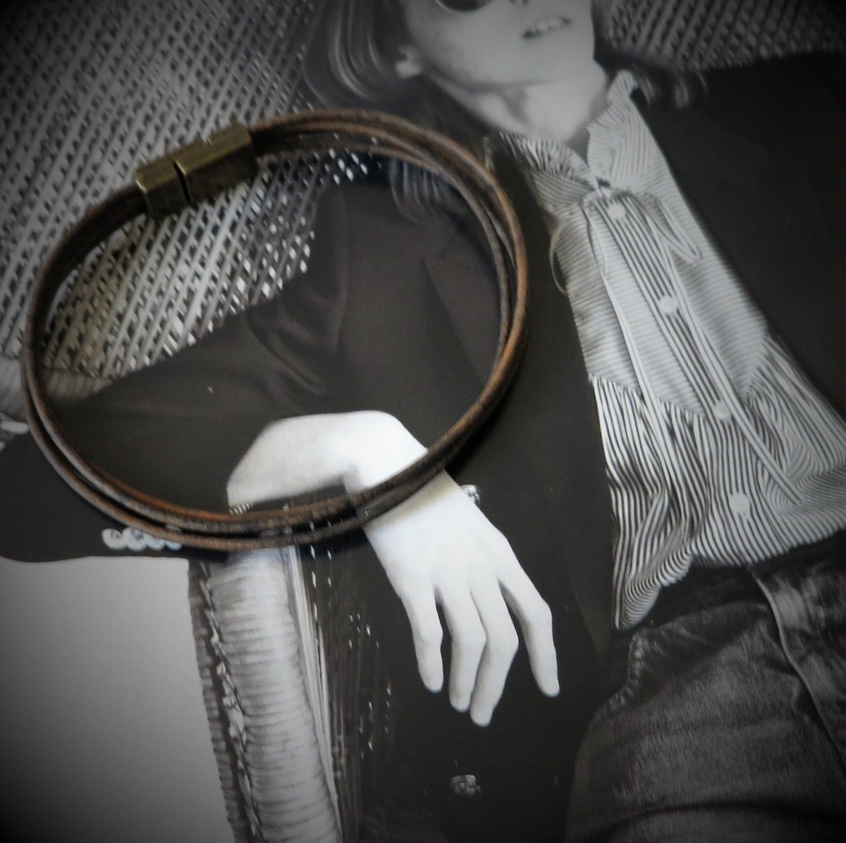 JuSal08's tweet photo. Fine bohemian leather bracelet with magnetic closure by JuSal08, custom made size bracelet. https://t.co/N2kmzJ3q5i #unisexadults #leatherbracelets #simplebracelet #bohemianbracelet #braceletforwoman https://t.co/zCAVuVA6R2