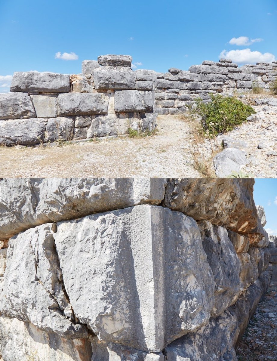 _Bosniaks's tweet photo. β’ The #ancient Illyrian town Daorson, Bosnia π§π¦
π The ruins of Daorson can be found at OΕ‘aniΔi, near Stolac, #Bosnia. It was the capital of the Hellenized #Illyrian tribe called #Daorsi, who lived from 300 to 50 BC in the #Neretva River #valley.
#History @wizzair #BosnaHersek https://t.co/NglcFX8XBL