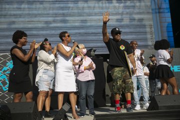 LL COOL J Honored With Key To The City In Queens | HipHopDX