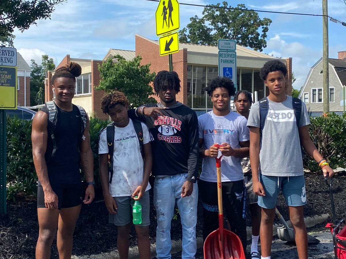 AVLCitySchools's tweet photo. Thank you to all of the amazing volunteers who showed up today to get our campuses ready for the 22-23 school year!
We had students, staff, parents, and community members working at each of our schools.
#CougarPride
#TheACSWay https://t.co/ZVIL9km0P0
