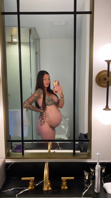 Watch Marley Brinx's leaked NSFW photo on TwXstars