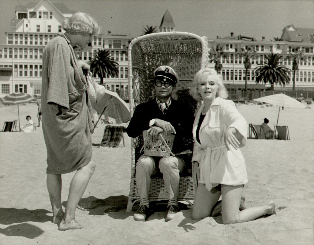 jipe0043's tweet photo. @tbarnaud Toute la fraîcheur de Marilyn irradie #Certainslaimentchaud, en chasseuse de milliardaire armée d'un ukulele et d'une bonne dose de fausse candeur. La scène du wagon-lit reste un morceau d'anthologie qui témoigne du sens du timing de #BillyWilder et de son scénariste #IALDiamond. https://t.co/OEsVwByVTa