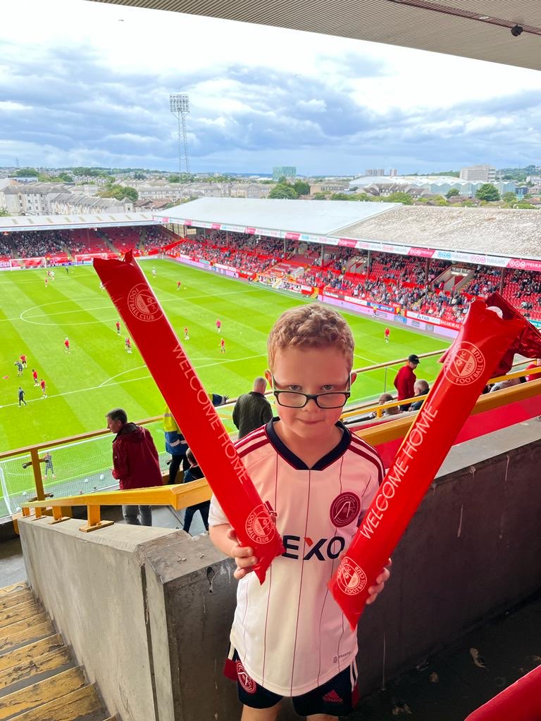 Delighted this little one got to see the Dons win today, first time as a season ticket holder #COYR ⁦<a href="/gavineddie/">Hello Eddie!</a>⁩
