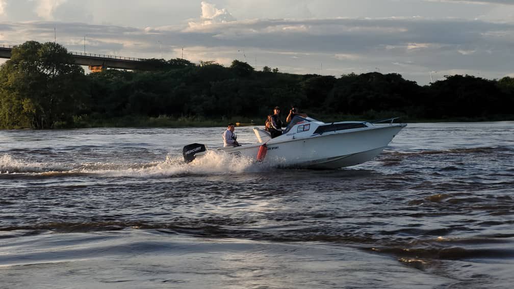 comandosergioh's tweet photo. Nuestro gobernador @amarcanopsuv realizó una inspección a orillas del río padre; donde nuestros equipos se mantienen desplegados de manera preventiva #Bricomiles1x10 https://t.co/XRxIUIJ09X