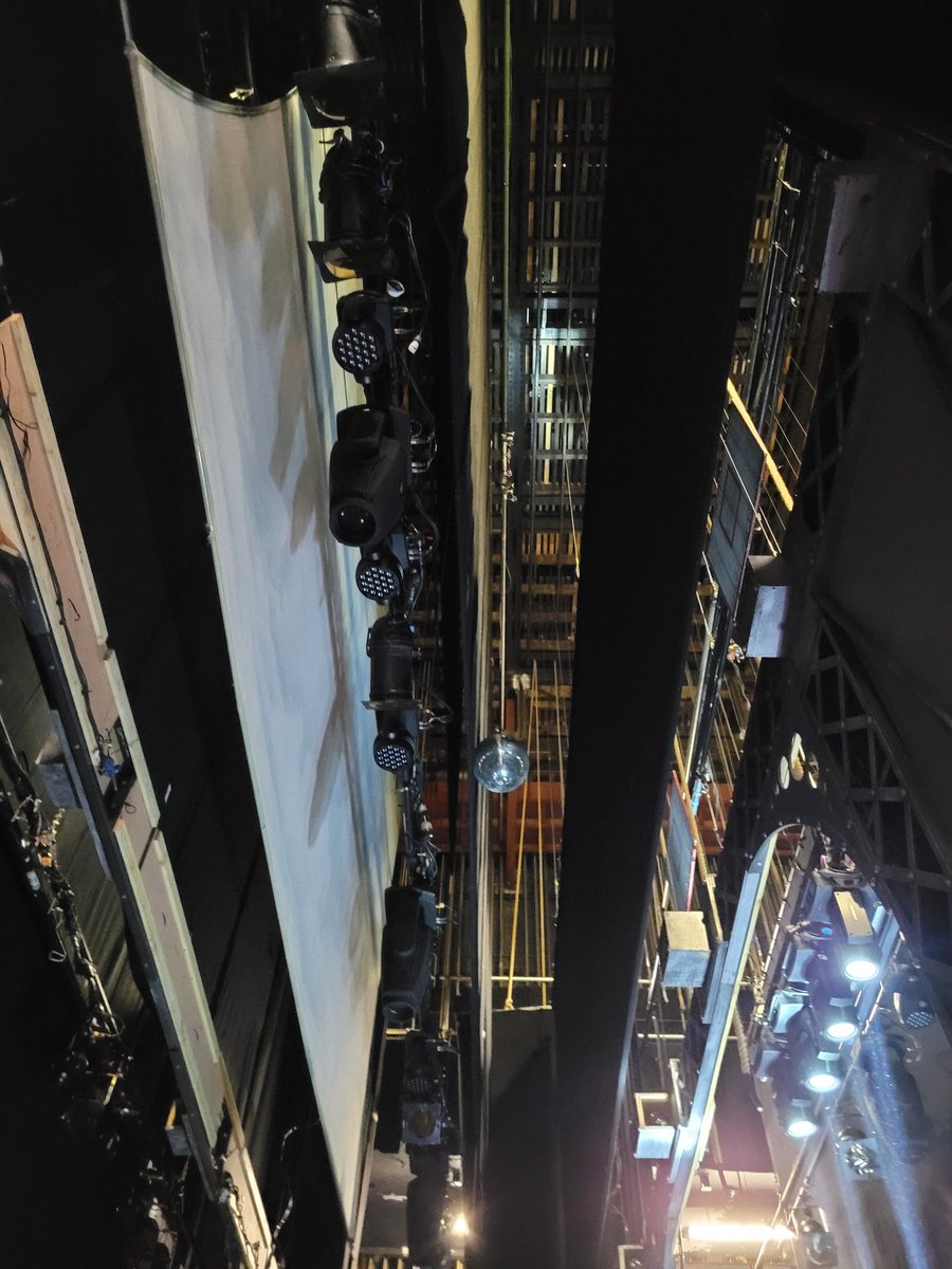 StoneT45066802's tweet photo. Thank you so much for being our host, it was a fantastic fun  absorbing show and it was wonderful to see backstage it was fascinating to see a different perspective of theatre #fasdhearme #fasdchampions
#fasd #fasdexpertsbyexperience @VIAM01
#footloose 
https://t.co/0ljjj00WmW https://t.co/QAclP01FFy