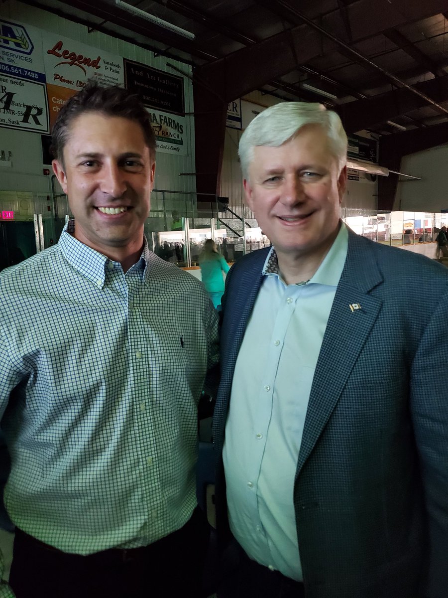 MichaelKramSK's tweet photo. Today I was pleased to attend the 25th anniversary of the @SaskParty celebration in Davidson. I was particularly happy to chat with Prime Minister @stephenharper. https://t.co/euxBxgR8t5