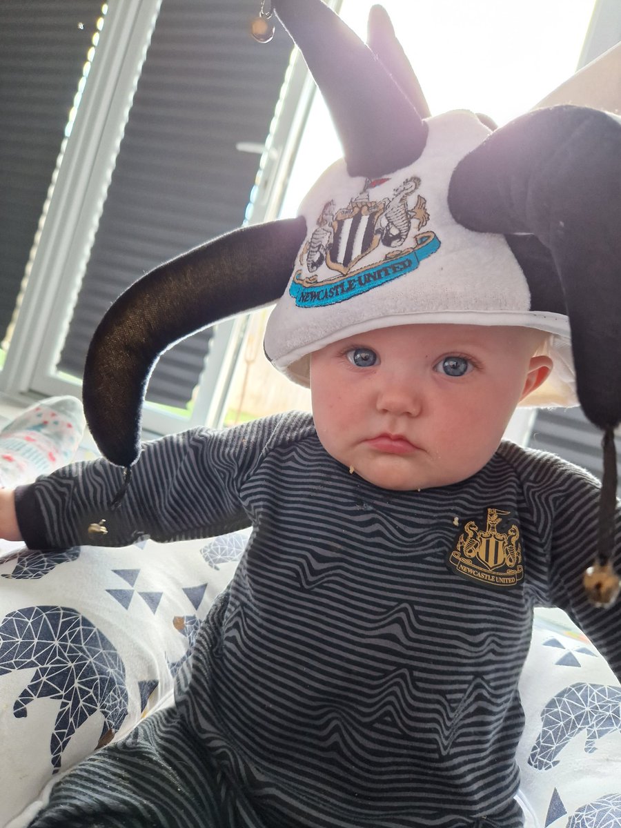 Smashed the first game of the season 🥰⚫️⚪️⚫️⚪️⚫️⚪️
<a href="/NUFC/">Newcastle United</a> #NUFCFans #nufc #BabyFan #SixMonthOld #Daughter #DaddysGirl