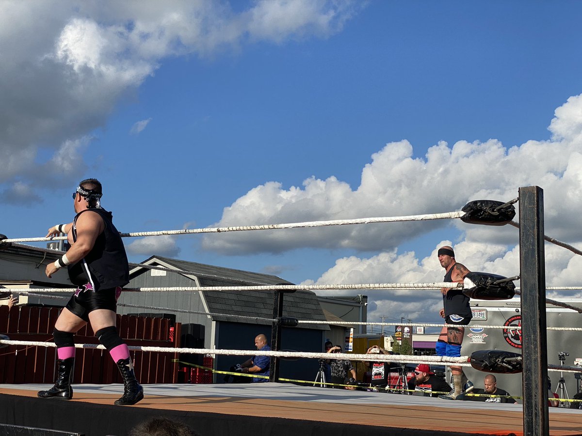 Wrestling Cheers tweet media