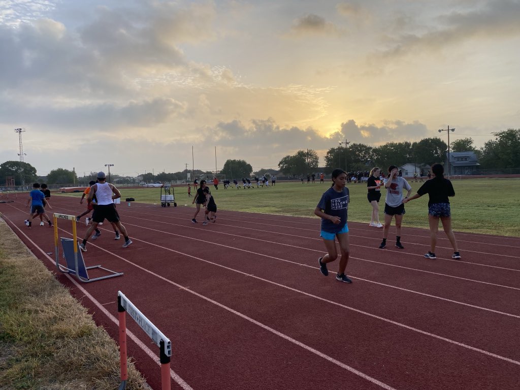 Gonzales Apaches XC/Girls Track tweet media