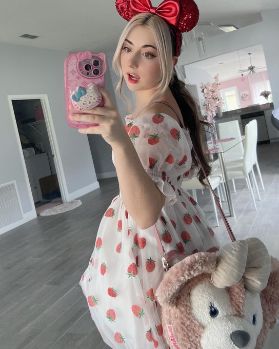 Had a Disney day ❤️ https://t.co/w3oOJzoSXl