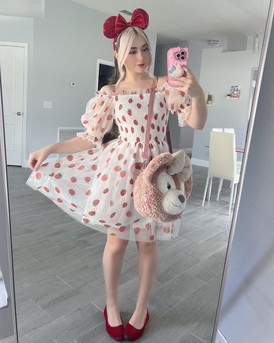 Had a Disney day ❤️ https://t.co/w3oOJzoSXl