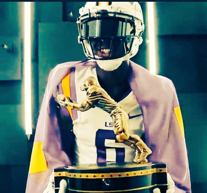 LonnPhillips's tweet photo. Rickie in the crowd saying "THAT Dood is my #1 WR...." #CollinsConsidering #SheltonStayed #LSU2023 https://t.co/kVcWW3DOfo w/ Big Recruiting Stories On Both Rickie Collins & Shelton Sampson Jr. https://t.co/6TOnvkM2d6
