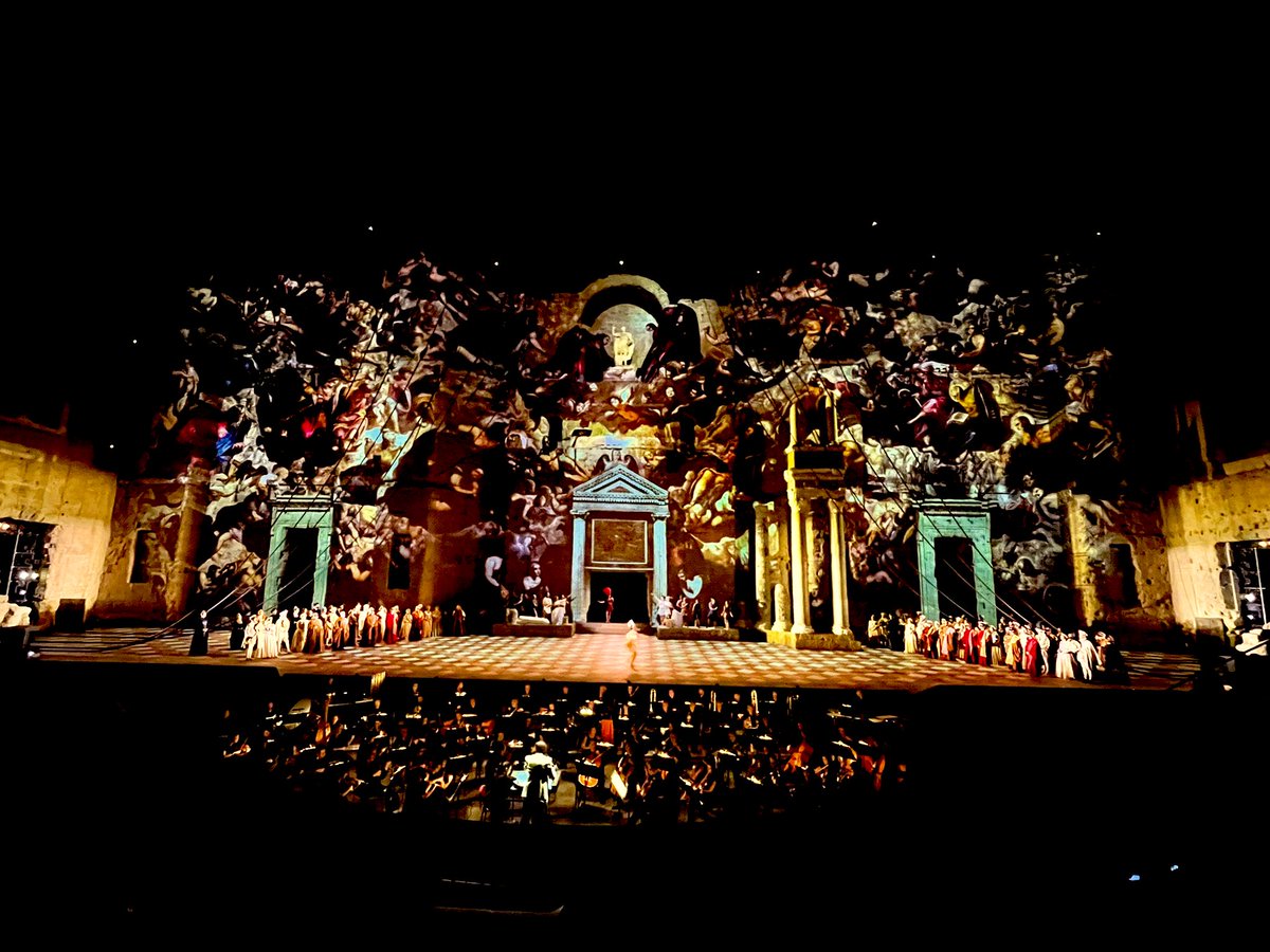 Soirée de clôture des Chorégies 2022 avec La Gioconda de Ponchielli, qui n’avait pas été donnée sur cette scène depuis 1983 ! Spectaculaire mise en scène de JL Grinda, servie par une magnifique distribution et l’Orchestre Philharmonique de Nice, dirigés par Daniele Callegari.