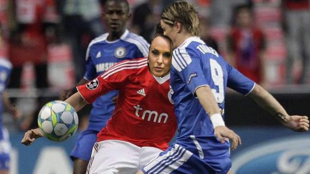 AY AY AY AY AGARRENSE LAS BOLAS 
AGARRENSE LAS TETAS PERO NO SE EXCITEN QUE ESTO SIGUE

Nuestra tetona de calidad HOLLY HALSTON revolea un firulete por arriba de los travestis del chelsex… SE VA SOLA CONTRA LA PORTERÍA