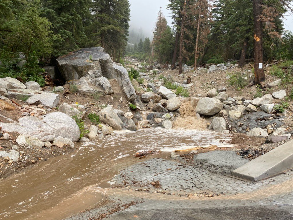 UDOTcottonwoods's tweet photo. 🚧 #RoadClosureAlert 🚧 
#SR210 is temporarily closed due to storm debris from Perpetual Storage (MP 6) to Lisa Falls (MP 6.6). @updsl is on the scene &amp; @utahdot road ops are en route to clear. No est. time of opening. Stay tuned for updates. 

@UDOTTRAFFIC @UDOTRegionTwo https://t.co/a9wo1mbyAe