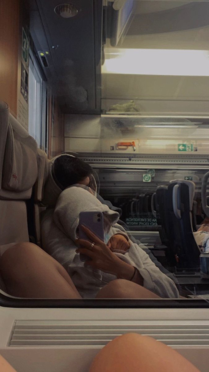 miki (@mikii2001_) on Twitter photo 