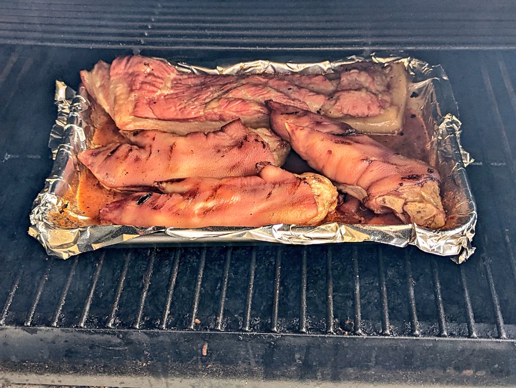 Pellet smoked pork BBQ, pig feet and pork belly. #keto #pelletSmoker @ZGrills_  🐖🐖🐽🐷🐖🐷🐖
#twittersupperclub