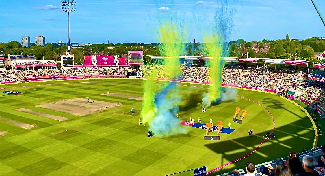 LeDyslexicMedic's tweet photo. What an amazing experience volunteering at @WarwickshireCCC for the @birminghamcg22 #T20 #Cricket 🤩 @hashcwg #Medic #TeamMedic #B2022 #B2022Cricket https://t.co/YiF64vhYTz