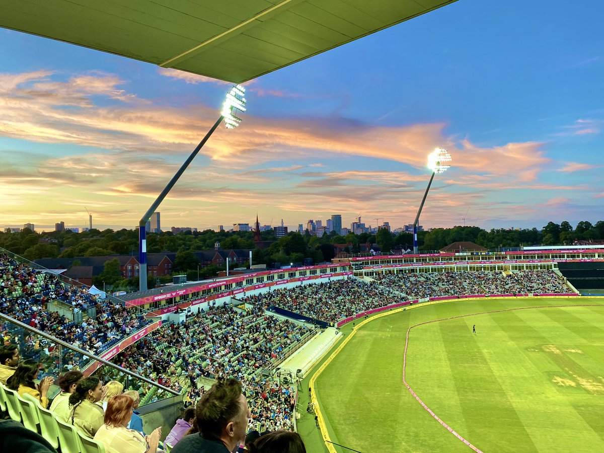 LeDyslexicMedic's tweet photo. What an amazing experience volunteering at @WarwickshireCCC for the @birminghamcg22 #T20 #Cricket 🤩 @hashcwg #Medic #TeamMedic #B2022 #B2022Cricket https://t.co/YiF64vhYTz