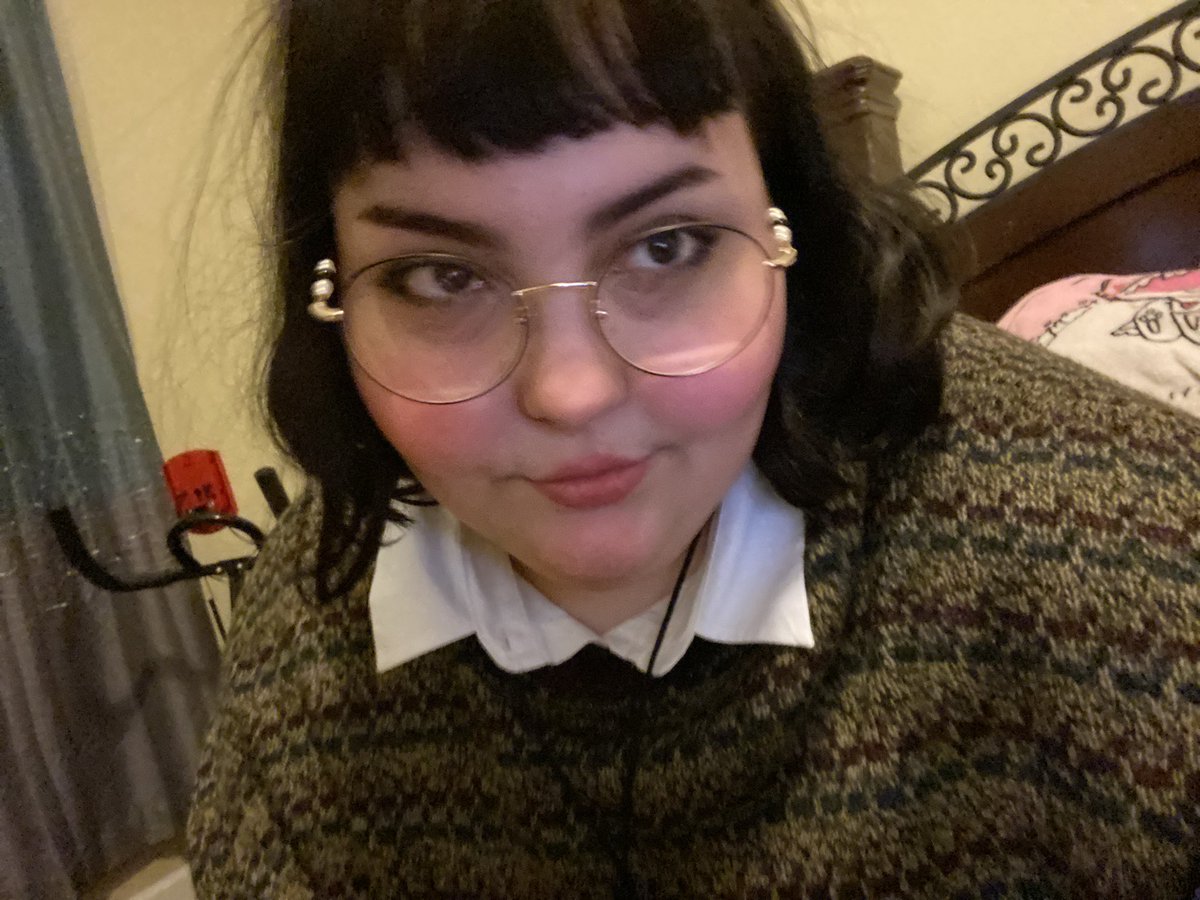 jemainesclement's tweet photo. anyway heres me as guillermo in my grandma’s bedroom https://t.co/0DrLN58Dv2