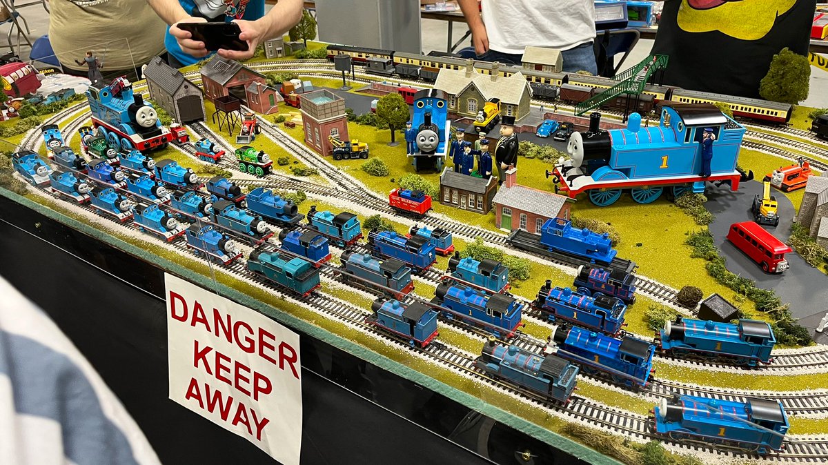 Daily Thomas Models (Archive) tweet media