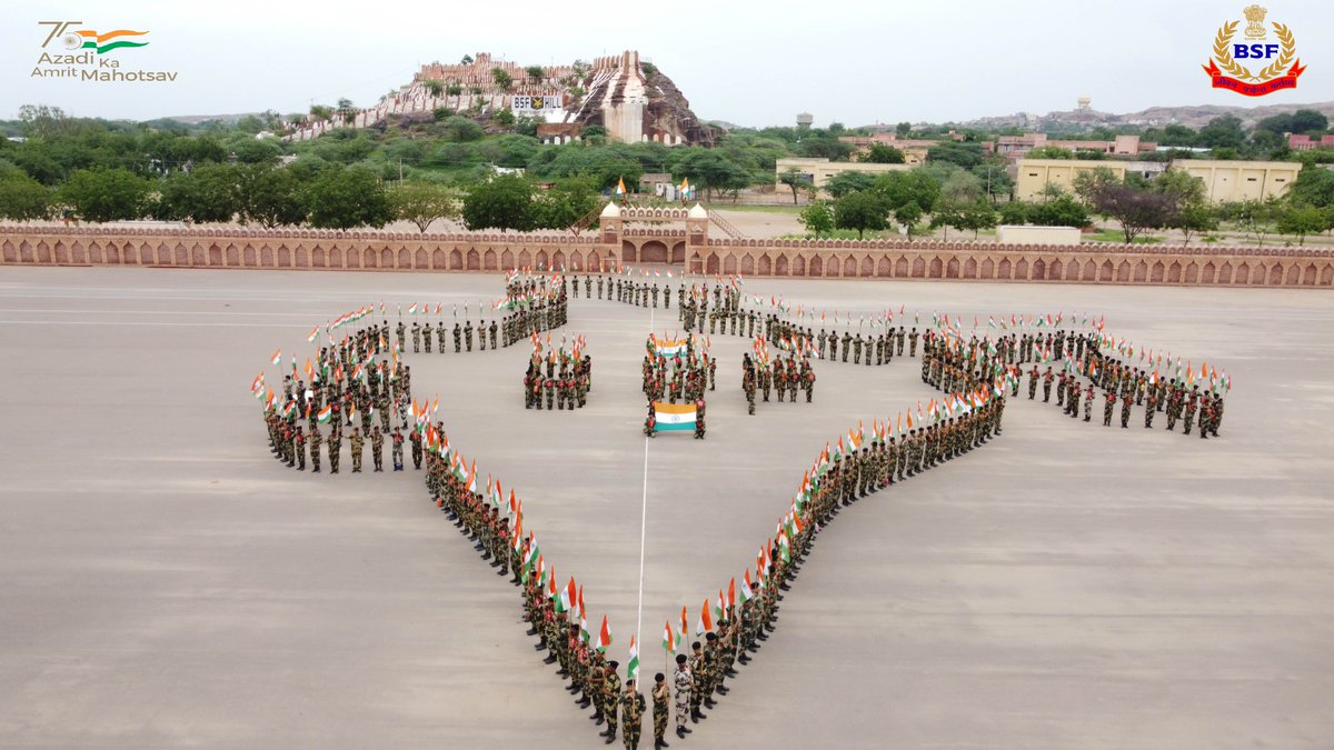 BSF_STCJodhpur's tweet photo. #HarGharTiranga 
"आरजू बस यही हैं मेरी हर साँस देश के
नाम हो जो सिर उठे तो मेरे सामने #तिरंगा 
हो जो सिर झुके तो वतन को प्रणाम हो!"
#BSF 
#MomentsWithTiranga 
#IndiaAt75 https://t.co/Akpr6ydoM3