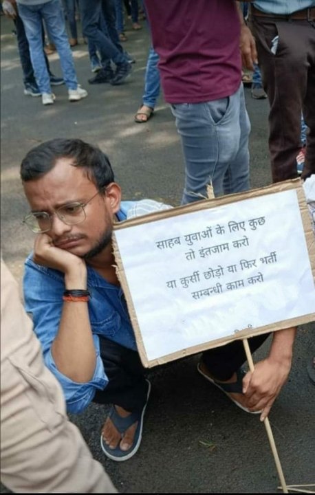 बेबस लाचार युवा, माँगे रोजगार युवा <a href="/NitishKumar/">Nitish Kumar</a> <a href="/VijayKChy/">Vijay Kumar Choudhary</a> @DipakKrIAS <a href="/BiharEducation_/">Education Department, Bihar</a>  #STET2019 #merit_On_100percent_StetMarks  #एसटीईटी_चयनित_30675_को_बहाल_करें #STET2019_मेरिट_छात्रों_को_नियुक्ति_दो