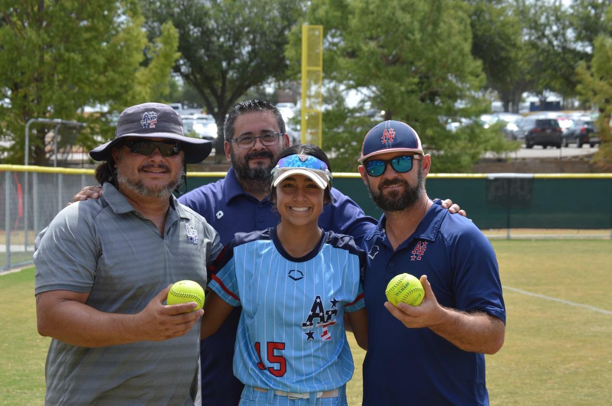 Coach_RolandF's tweet photo. What an impact this kid has had in her first 2 tourneys! First at bat she hit a HR, and her 2nd tourney she put 2 more over in 1 game! Definitely a spark in the offense! She has added depth to our strong bull pen!! @anays3perez @AFCoachJohnny https://t.co/vIKucPVVm2
