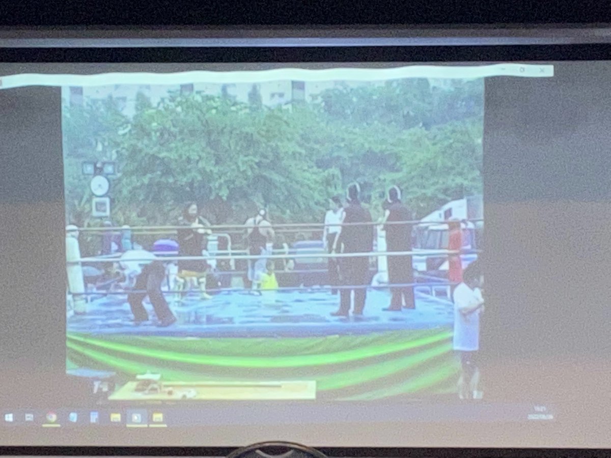 7mMako8's tweet image. 昨日のトークイベントで流れた試合映像のひとつ
ターザン後藤、ザ•ローニンvsサタン、デビル
なんだけどこれがめっちゃ面白い！
おっかないターザン後藤に対して悪ガキみたいにおちょくるヘルズ•エンジェルズ（笑）
これ今だって地方やお祭りで絶対盛り上がる。
さすが鶴見さん！
#Y企画