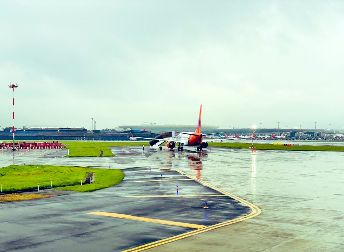 IHK320's tweet photo. @iamadityaghosh @AkasaAir Spotted this morning at BOM @AkasaAir https://t.co/ghnOZJVUCj