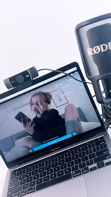 We live 💻 https://t.co/PBwx50T64S