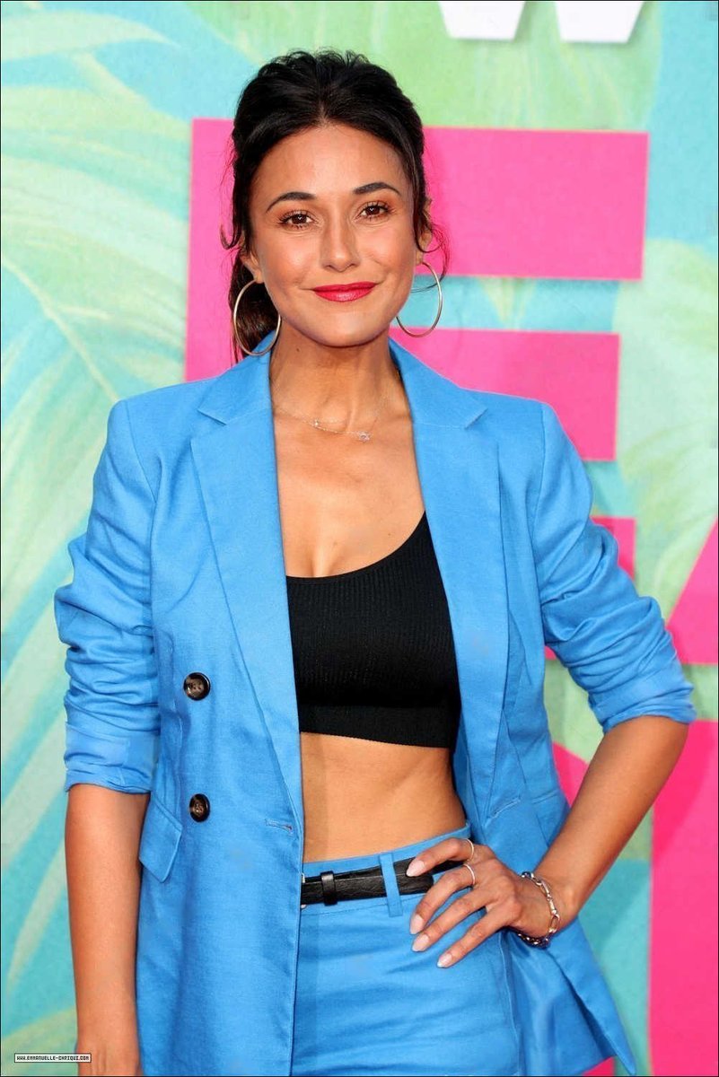 Emmanuelle-Chriqui.com tweet media