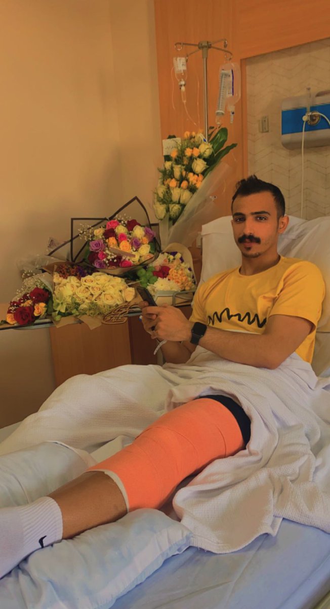 almusbe7's tweet photo. أجرى أخي وصاحبي / باسل أحمد زربان 
عملية الرباط الصليبي وأبشركم أنها تكللت بالنجاح ولله الحمد 🌹. 
الملاعب مشتاقه له بصراحه 🥺.
مركزه في الملعب قلب الدفاع،
أما مركزه في الحياه .. قلب محدثكم 😁♥️. https://t.co/1mUtzFHoeI