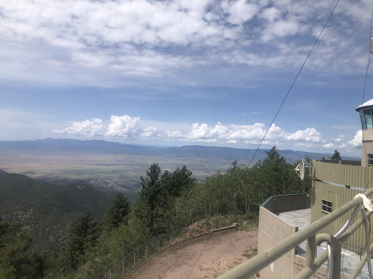 KasiaCDTFluids's tweet photo. Was very cool to see the Langmuir Lab from the plane this morning after visiting it on the Magdalena mountains yesterday! @CloudSenseNERC #dcmex https://t.co/ct0sG2danw