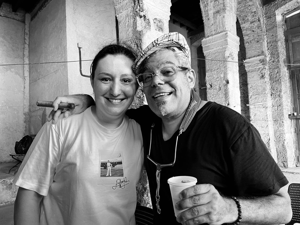 martatrenzano's tweet photo. Un honor enorme conocerte, maestro, y disfrutar de tu música en un espacio que, más pronto que tarde, será emblemático. La historia es para los genios tenaces, como tu. Espero que nos veamos pronto de nuevo. Grande, César López! #LaHabana #Cuba #CesarLopez https://t.co/o69dolYQMZ