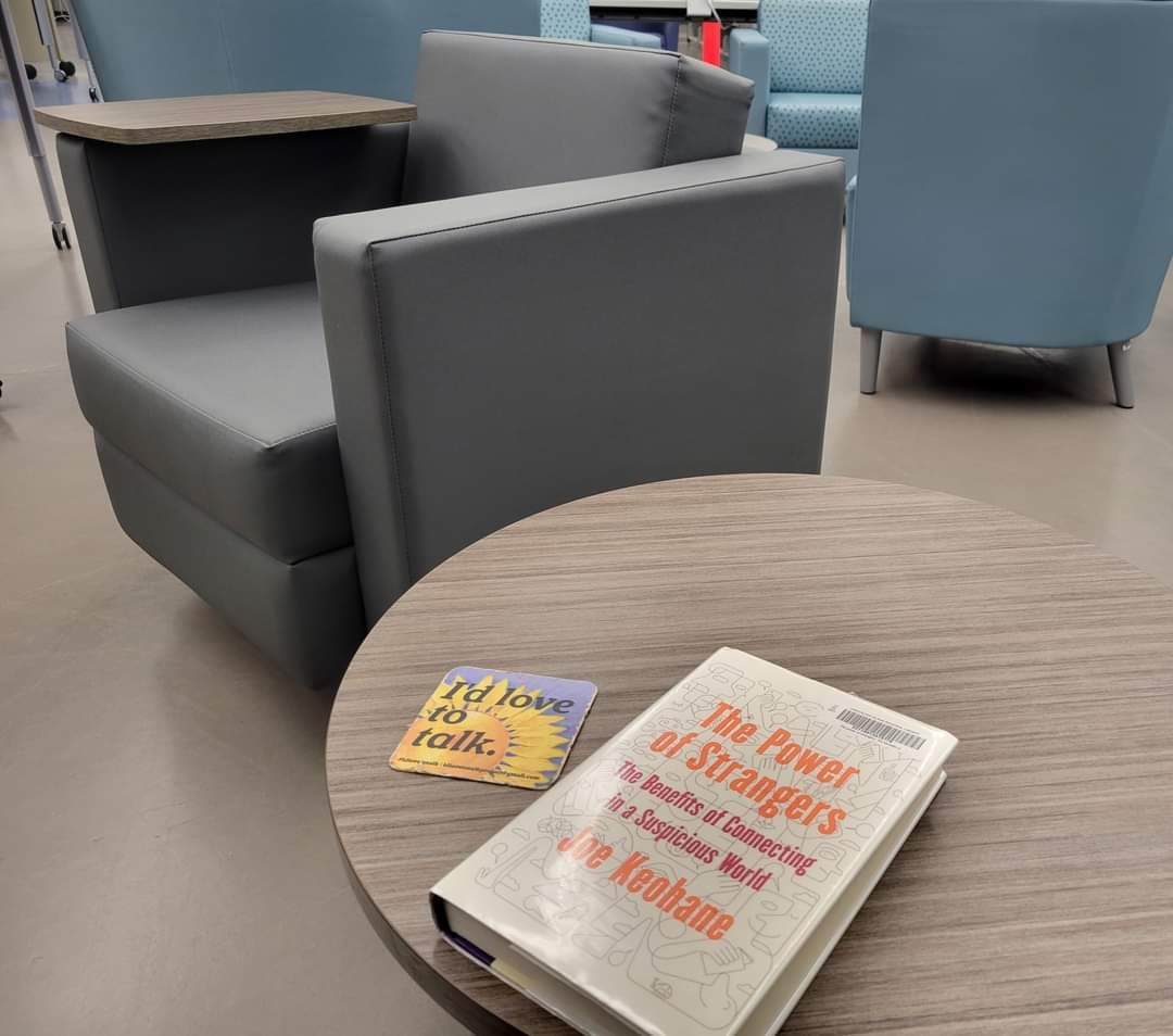 2 reasons to visit the Parksville <a href="/VI_Library/">VI_Library</a>:

1. I'd Love to Talk cards are available there (set one out to invite people to stop and chat 😊),

2. Find great books like The Power of Strangers by @JoeKeohane 💛

#idlovetotalk