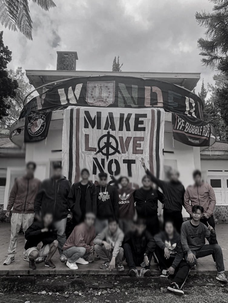 Innalillahi wa innailaihi rojiun, telah berpulang satu anggota keluarga kami. Semoga amal ibadah FAUZAN ABDUL HARITS diterima di sisi Allah, dan juga pihak keluarga yang ditinggalkan diberi ketabahan. Damai di tribun barumu cah bagus 🥀