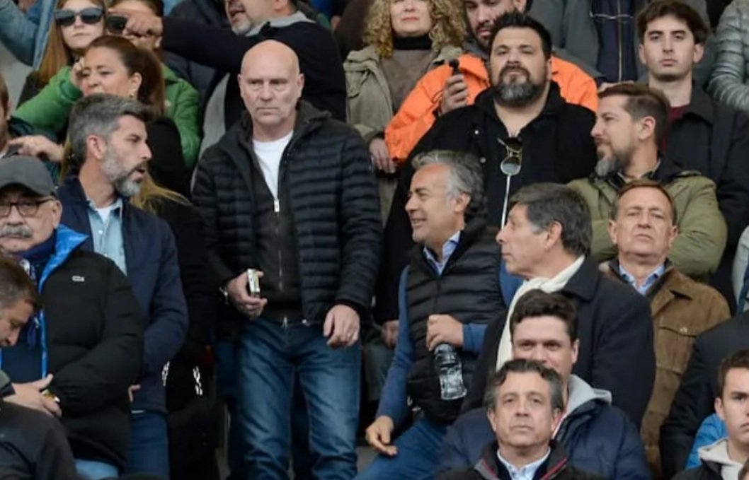 ¿En sus provincias los ministros de la Corte Suprema también van a ver partiditos de rugby con los que mueven la marioneta?