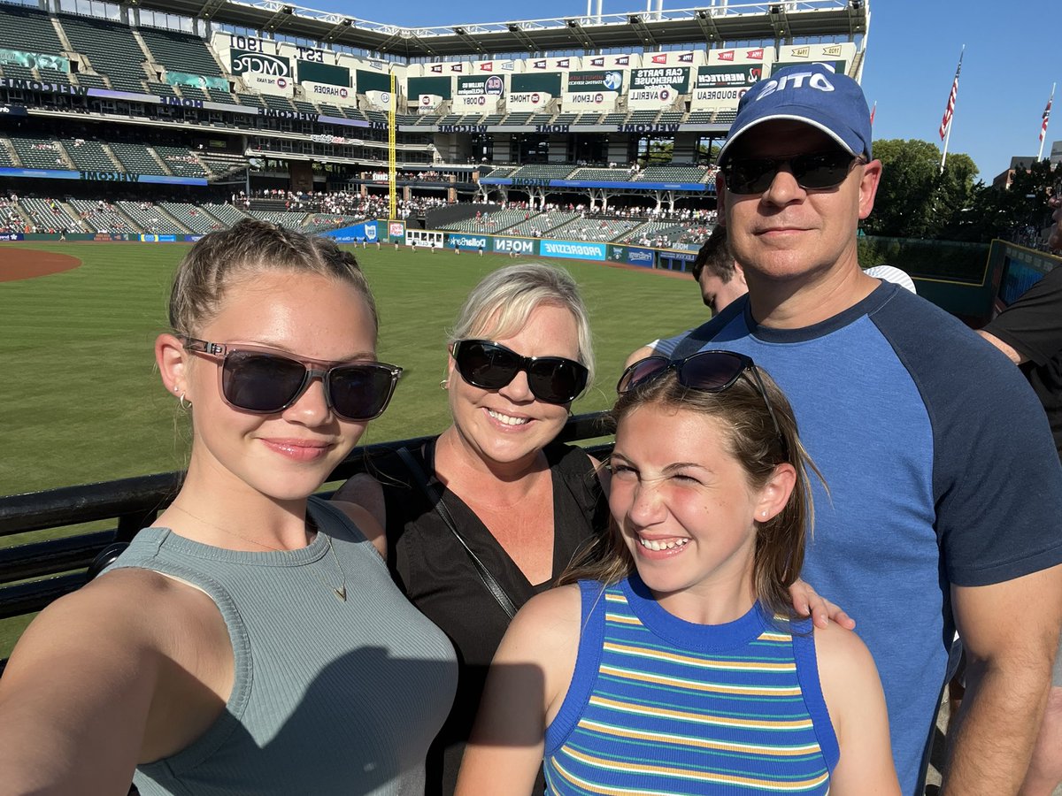 SistersShopping's tweet photo. @OtisElevatorCo Family night at #ProgressiveField #HondaGuardtheLand #ClevelandGuardians #GuardtheLand https://t.co/WDRxBi21tO