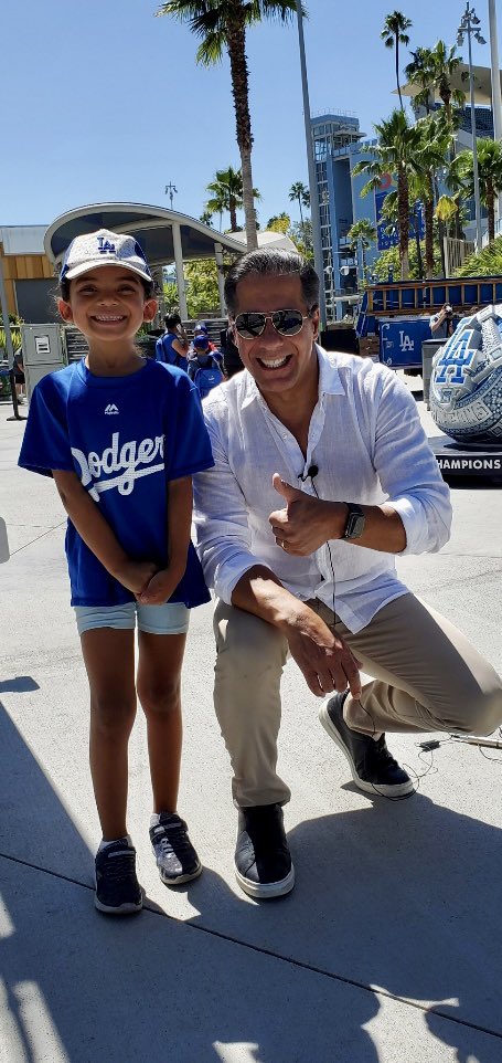 LAUSDSup's tweet photo. When the likes of @Dodgers’ Justin @redturn2 Turner shows up, stands up, and speaks up for our @LASchools’ kids, on a big game day, through a massive backpack/supply giveaway, there’s nothing but victory in the horizon for our kids. Good luck against the @Padres tonight. https://t.co/gTQTXiyJ68