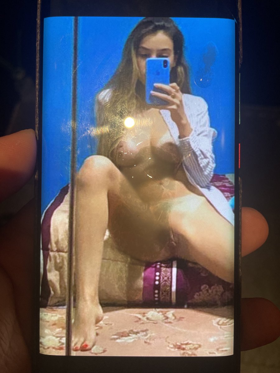 MrrrSsss's tweet photo. 骚老外，射屏还主动要求露脸。想要被射屏的骚妹妹来，不射生活照，可以打码，或者只返图 #cumtribute #sarvenazrasam #射屏 https://t.co/3RbzZCjb5p