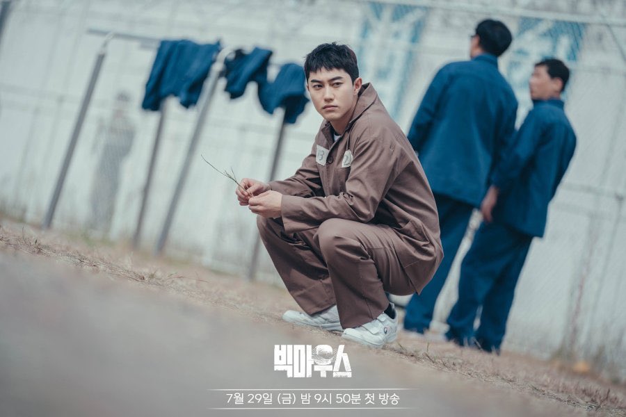 infodrakor_id's tweet photo. Yang lagi on going #BigMouth setelah nonton episode 4 kira kira siapa ya Big Mouse nya?

Jerry ini mayan bikin curiga, dia punya tato tikus. Masih inget drama #Vagabond yang ada tato nya? Kemungkinan polanya sama 👀 https://t.co/O3sRS3Bm5R