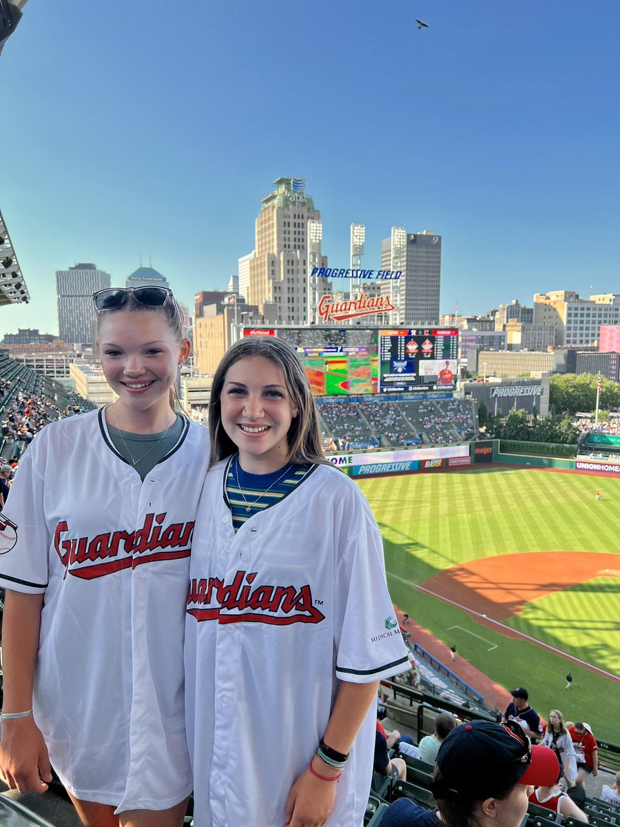 SistersShopping's tweet photo. Great #ClevelandGuardians game tonight #Winning with #HondaGuardtheLand @OtisElevatorCo  #Otis #GuardiansStraw7 https://t.co/vfCMwfF6cp